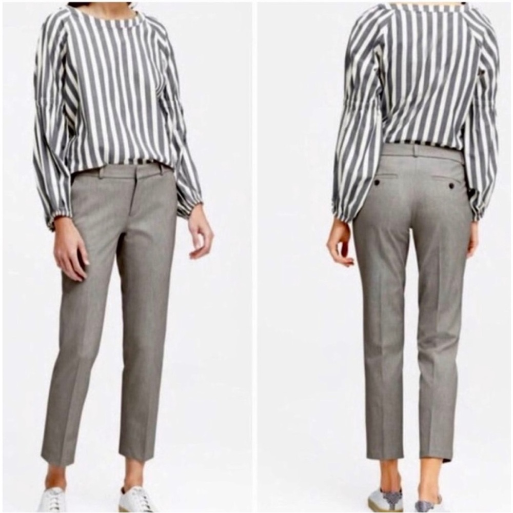LIKE NEW BANANA REPUBLIC AVERY
GRAY/BLACK AVERY PANTS SZ.14
Retail Price $69